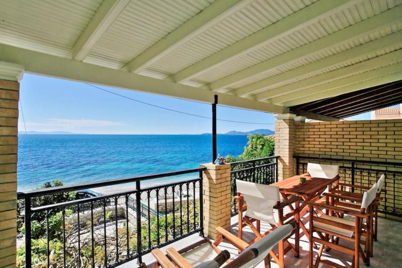 Kaminaki Beachfront Apartments - image 16