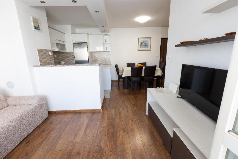 Apartment Srecko - image 18