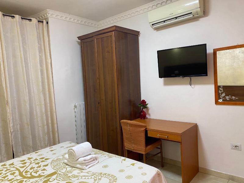 Double Room with Private Bathroom image 4