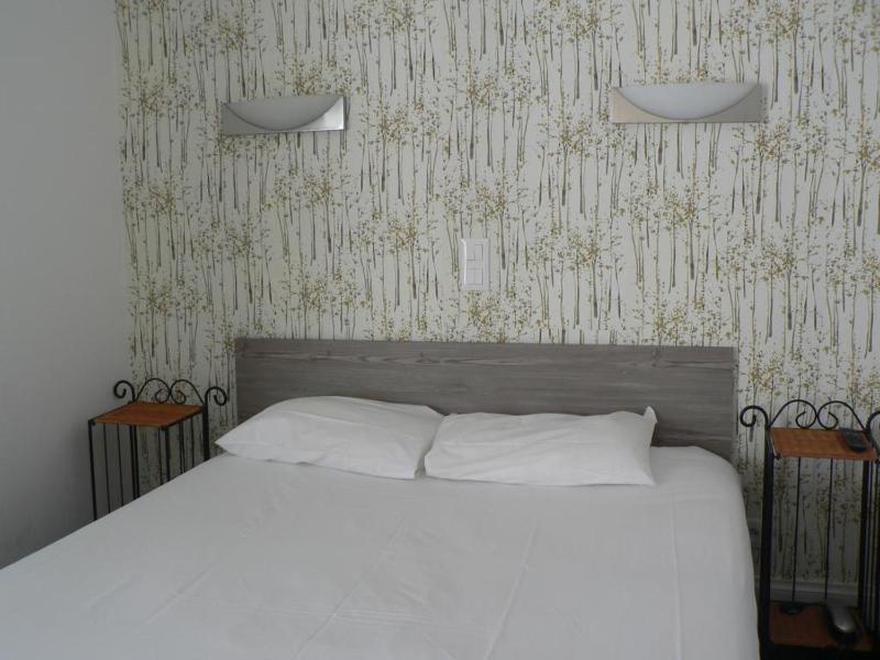 Twin Room image 2