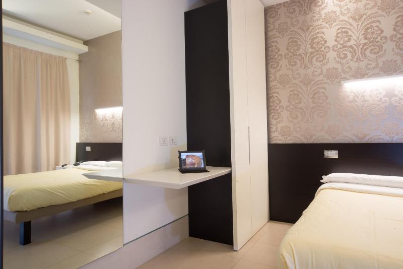 Economy Double Room image 2