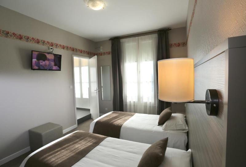 Twin Room image 3