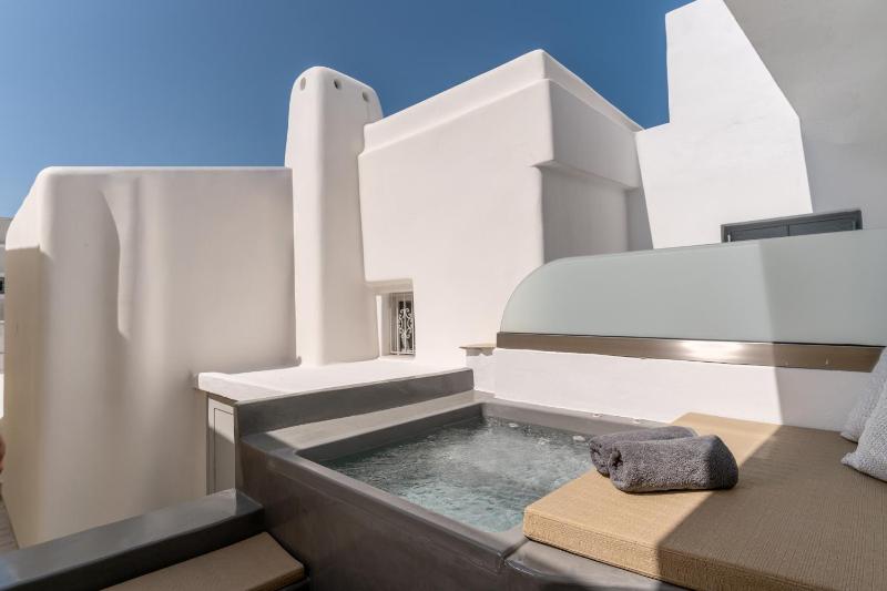 Junior Suite with with private outdoor jetted and courtyard view tub image 1
