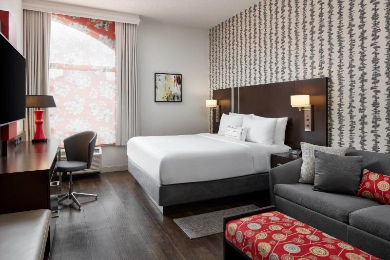 Executive King Room with Sofa Bed image 1