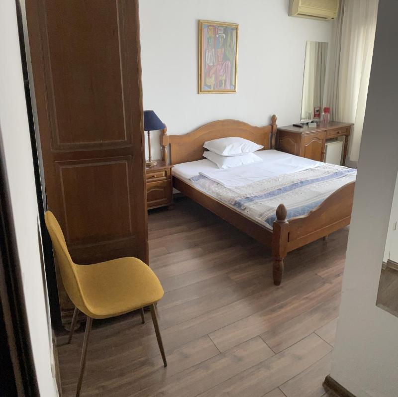 Double Room image 3