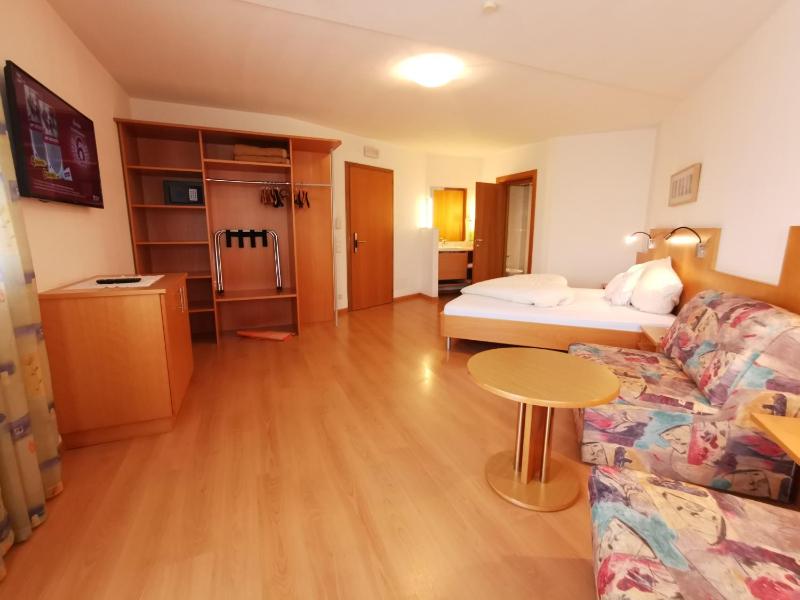 Classic Quadruple Room image 2