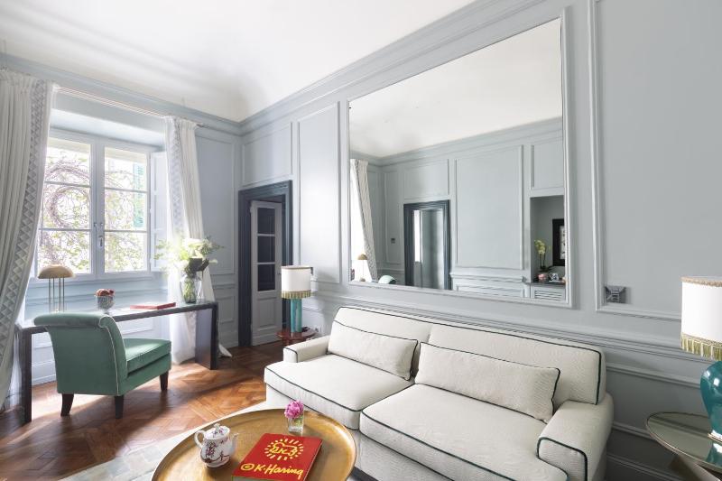 Executive Suite image 3