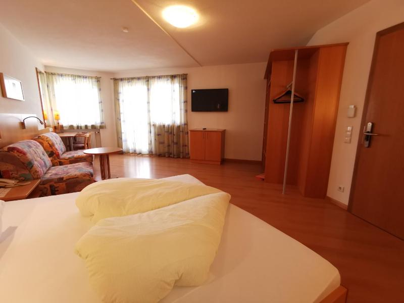 Classic Quadruple Room image 3