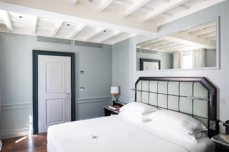 Superior Double Room image 3