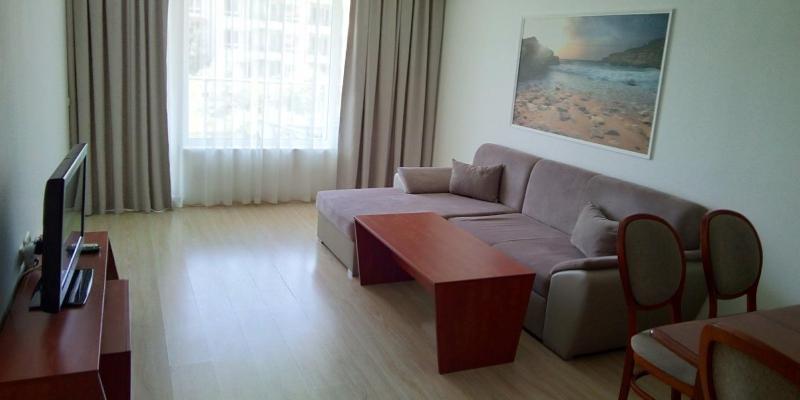 One-Bedroom Apartment with City View image 4