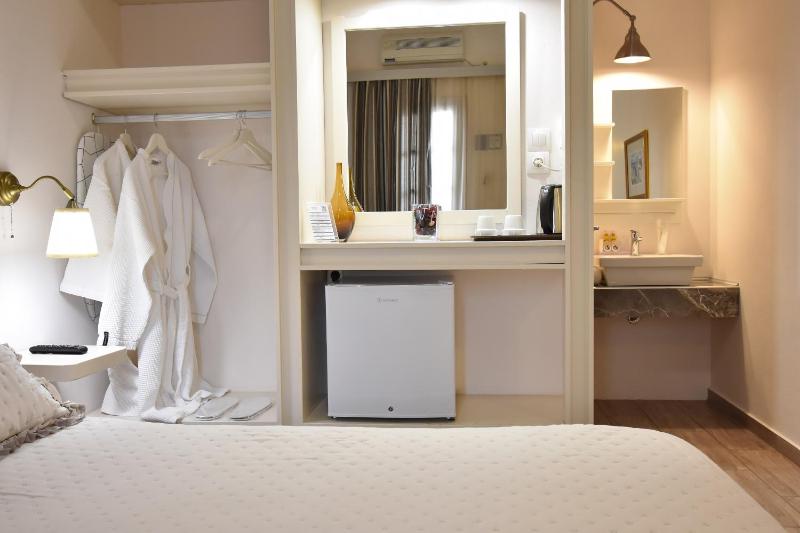 Twin Room with Garden View image 1