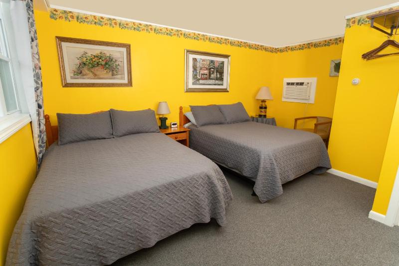 Double Room image 4
