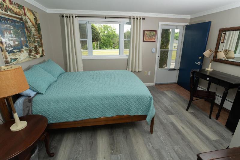 Queen Room with Garden View - Pet-Friendly image 3