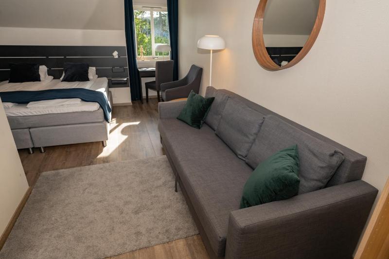 Family Room image 2