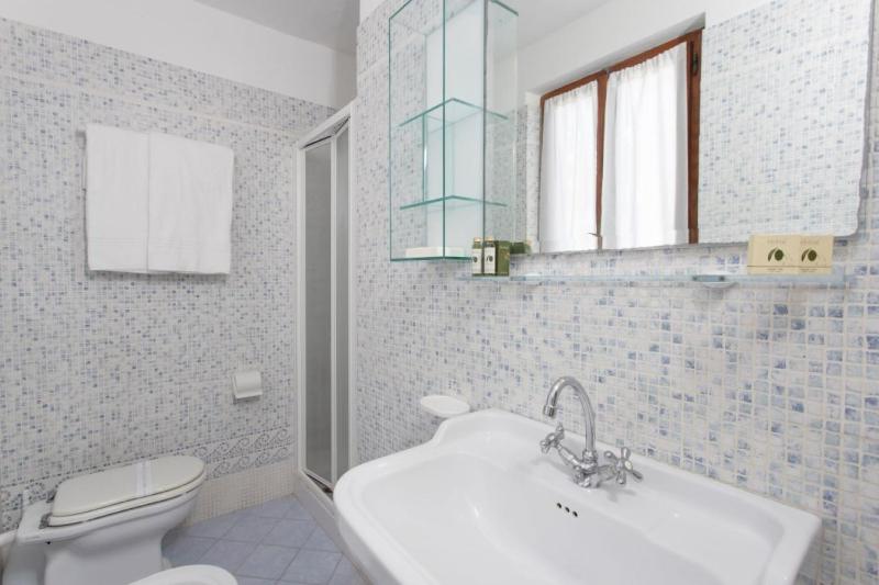 Triple Room image 3