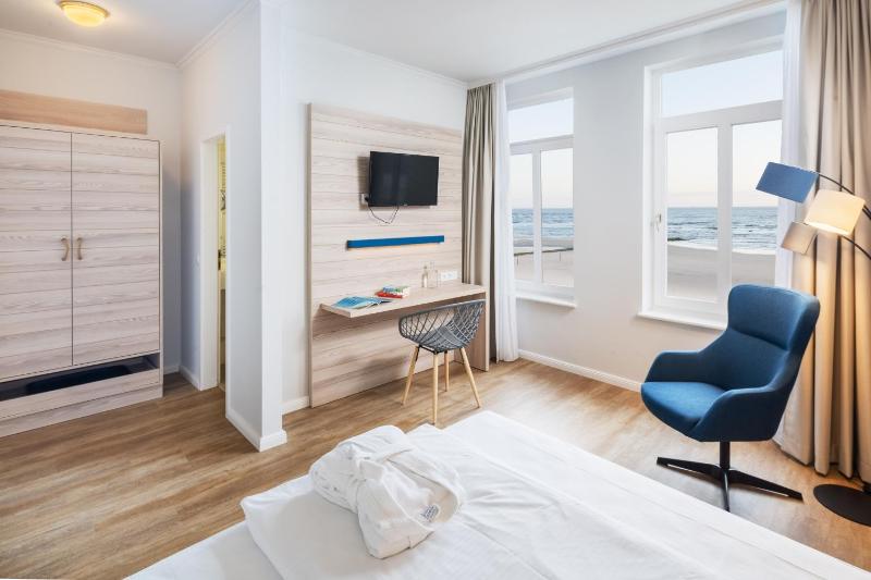 Single Room with Sea View image 1