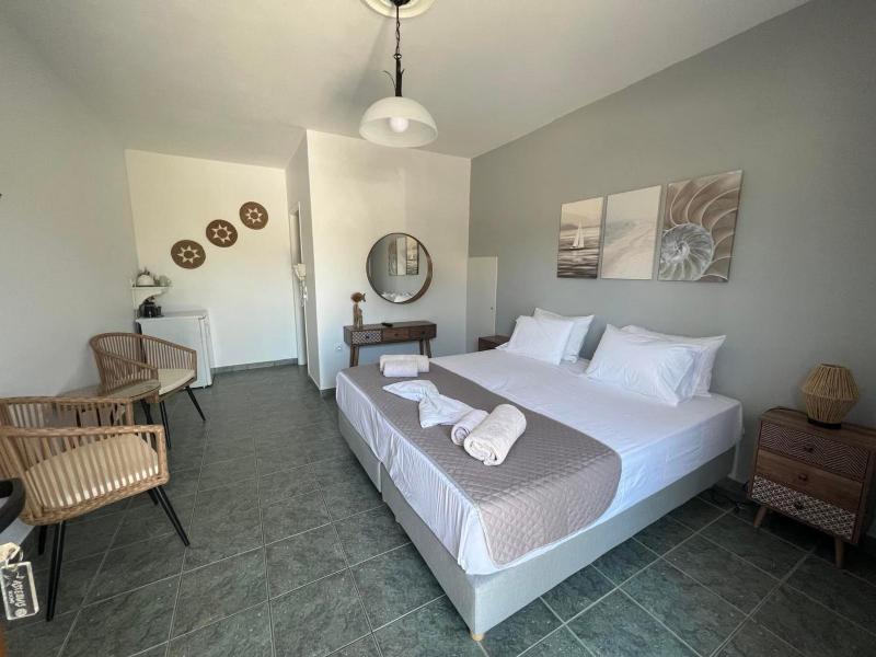 Double or Twin Room image 3