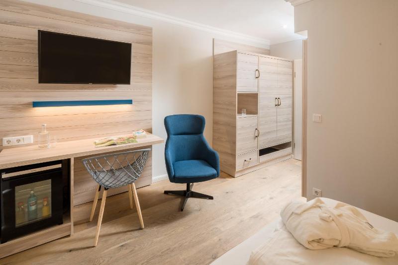 Single Room with Balcony image 4