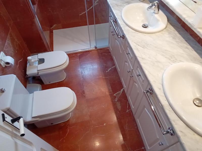 Apartamento Alteanos centrico y confortable soleado con piscina y jardines tenis parking exterior comunitario y la playa a - image 17