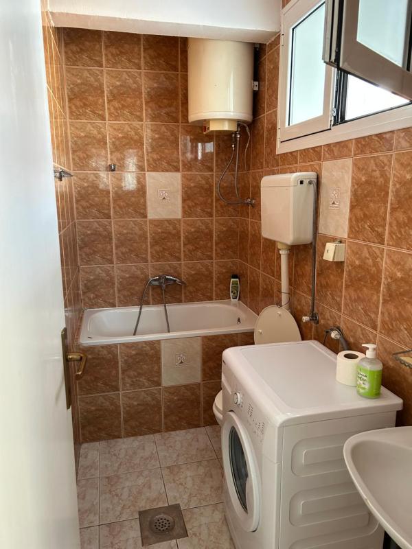 One-Bedroom Apartment with Patio (4 Adults) image 4