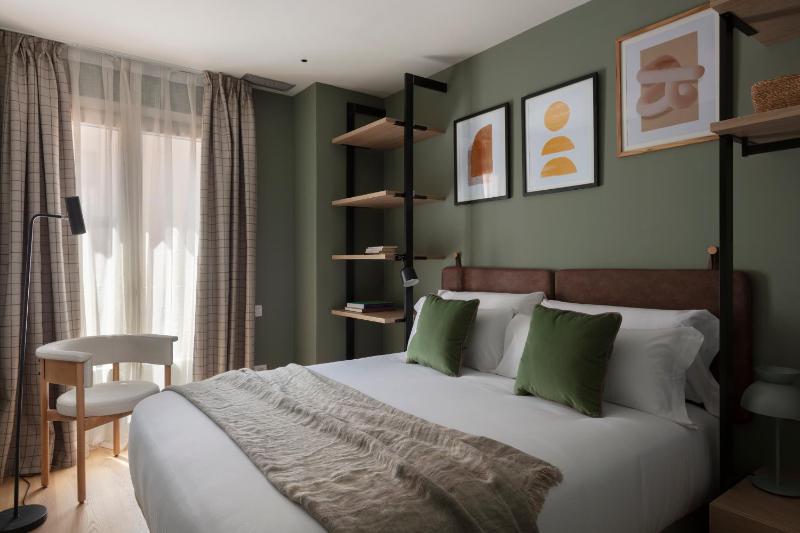 Deluxe Room image 3