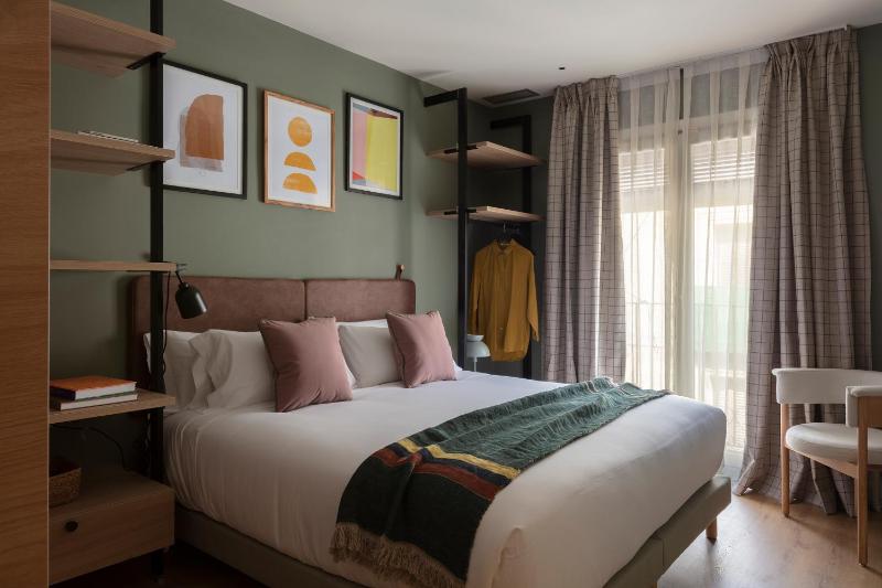Deluxe Room image 4