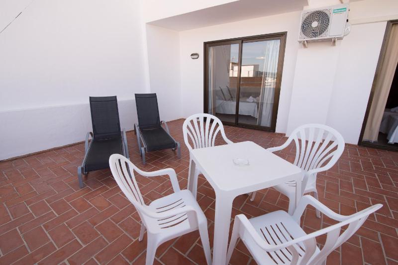 One-Bedroom Apartment with Balcony image 3