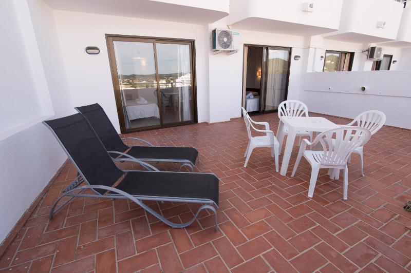 One-Bedroom Apartment with Balcony image 2