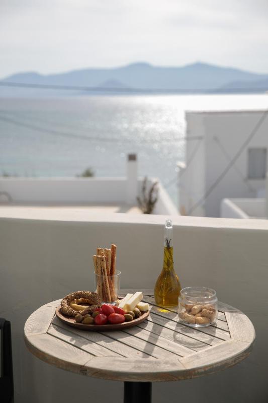 Double Room with Sea View image 4