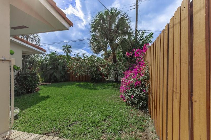 Spacious Fort Lauderdale HEATED Pool House Grill and Beach 2.9 miles - image 14
