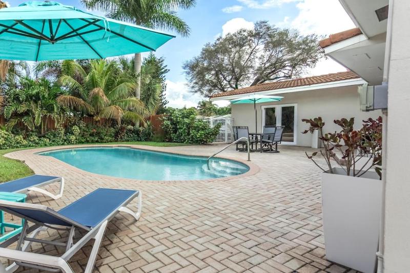 Spacious Fort Lauderdale HEATED Pool House Grill and Beach 2.9 miles - image 13