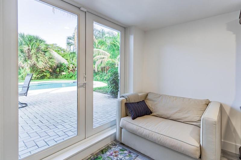 Spacious Fort Lauderdale HEATED Pool House Grill and Beach 2.9 miles - image 23