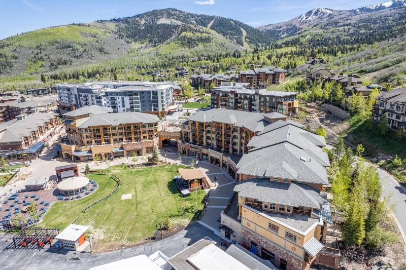 Unequalled Ski in Out Location Next to Gondola Superior 2 Bedroom Pool Conde Nast Winner B214 - image 11
