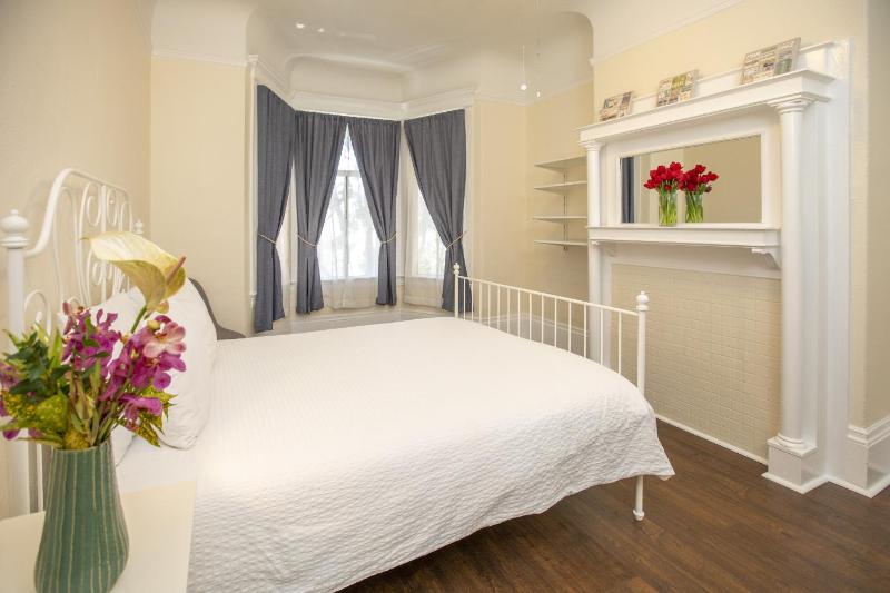 Queen Room with Shared Bathroom image 1