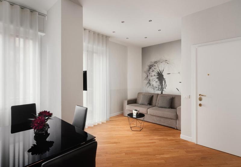 DELUXE CENTRAL APARTMENT - image 16