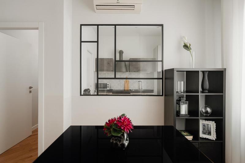 DELUXE CENTRAL APARTMENT - image 18