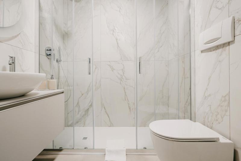 DELUXE CENTRAL APARTMENT - image 12