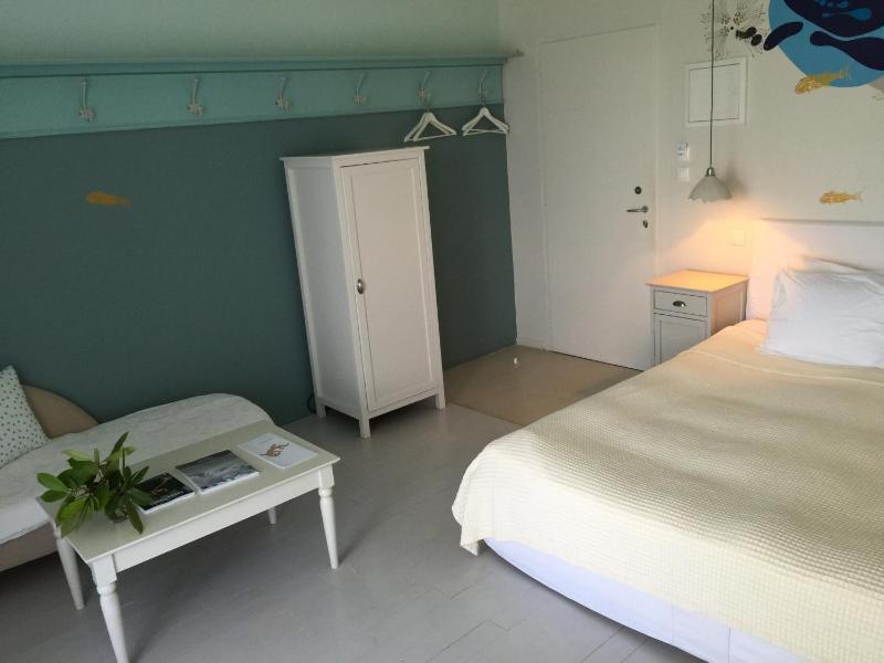 Standard Double Room image 3