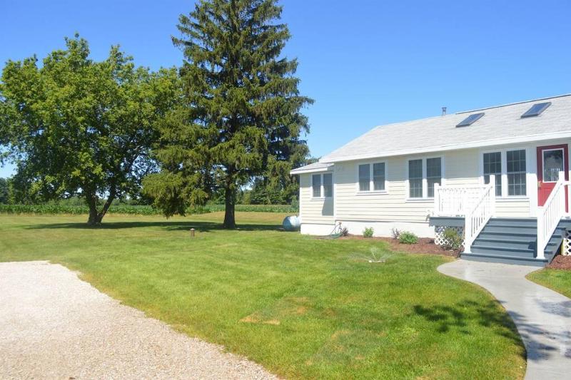 Three-Bedroom House image 4