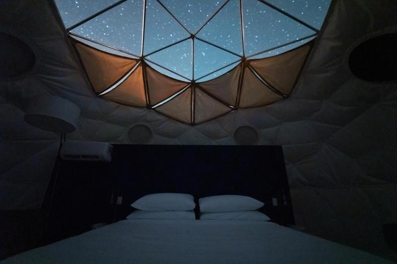 Premium King Tent with Skylight image 3