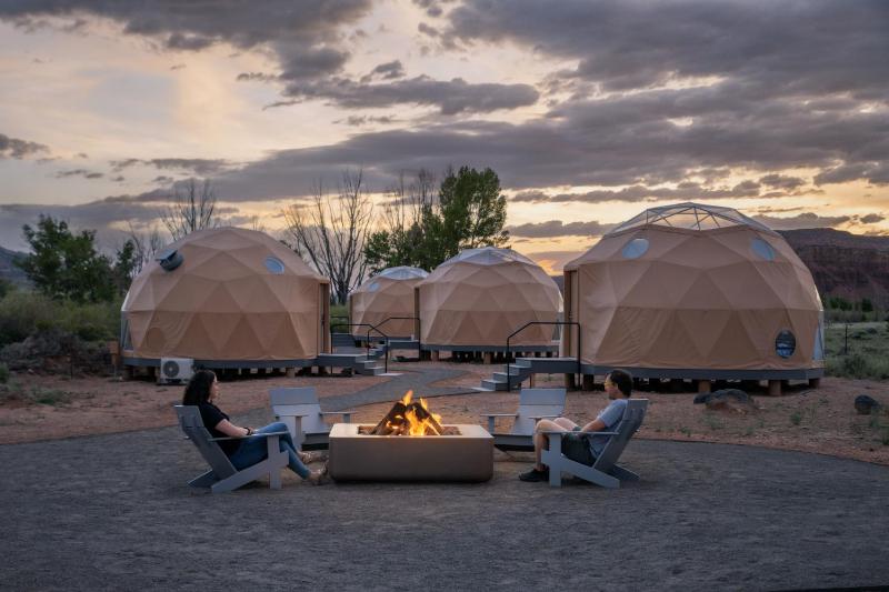 Premium King Tent with Skylight image 2