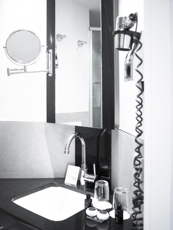 Superior Double Room image 3