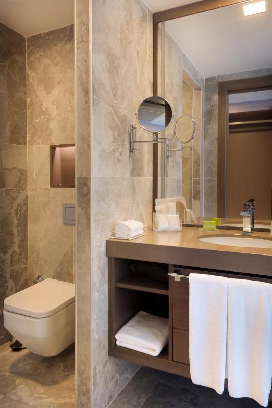 Deluxe Room with Sea view and Balcony image 4