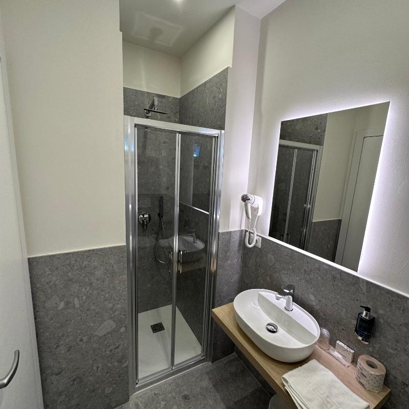 Double or Twin Room image 3
