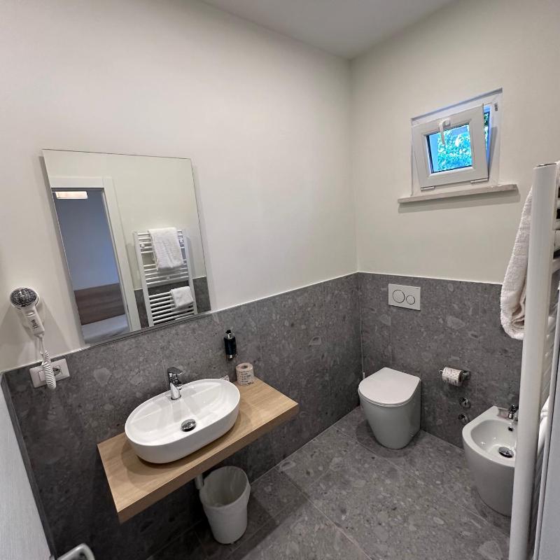 Double or Twin Room image 4