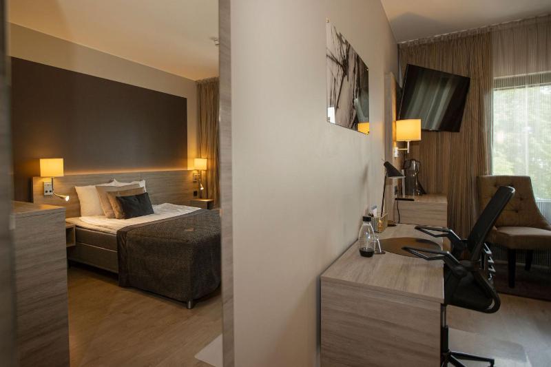 Business Single Room image 3
