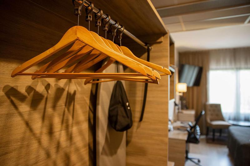 Business Single Room image 2