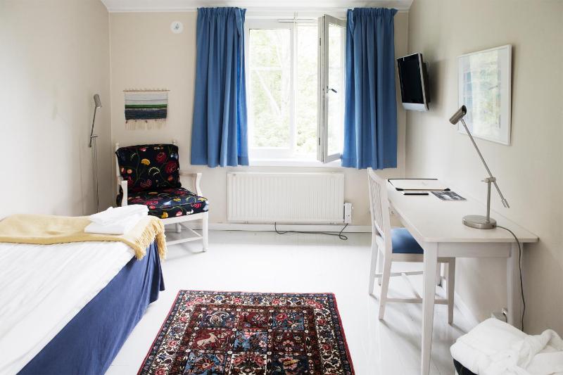 Single Room image 4