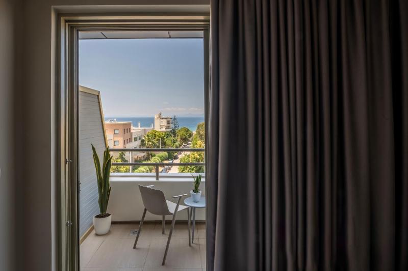 Superior Double or Twin Room with Side Sea View image 2