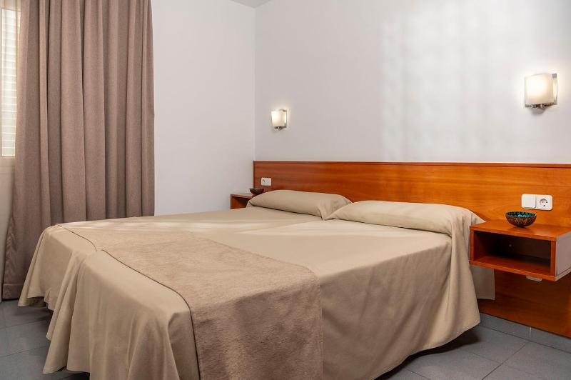 One-Bedroom Apartment image 4